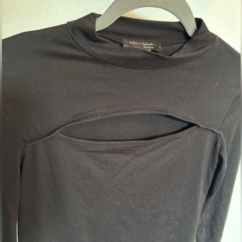 Black stretch top